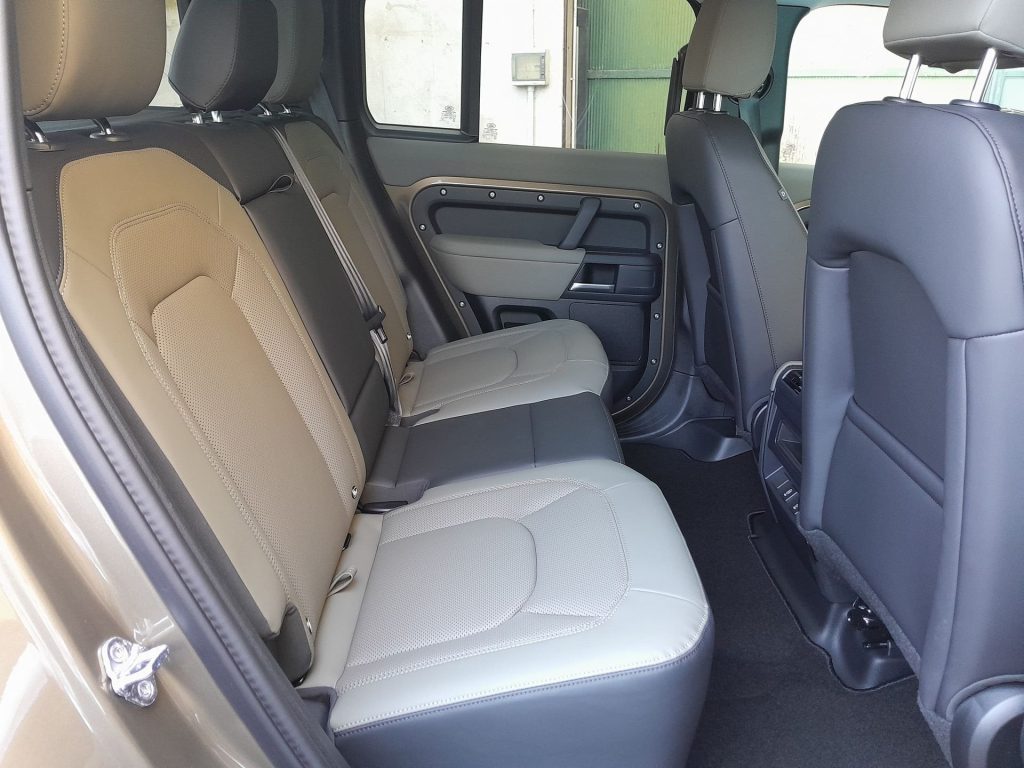 LAND ROVER Defender D200 AWD Auto 110 S IVA ESPOSTA - 22