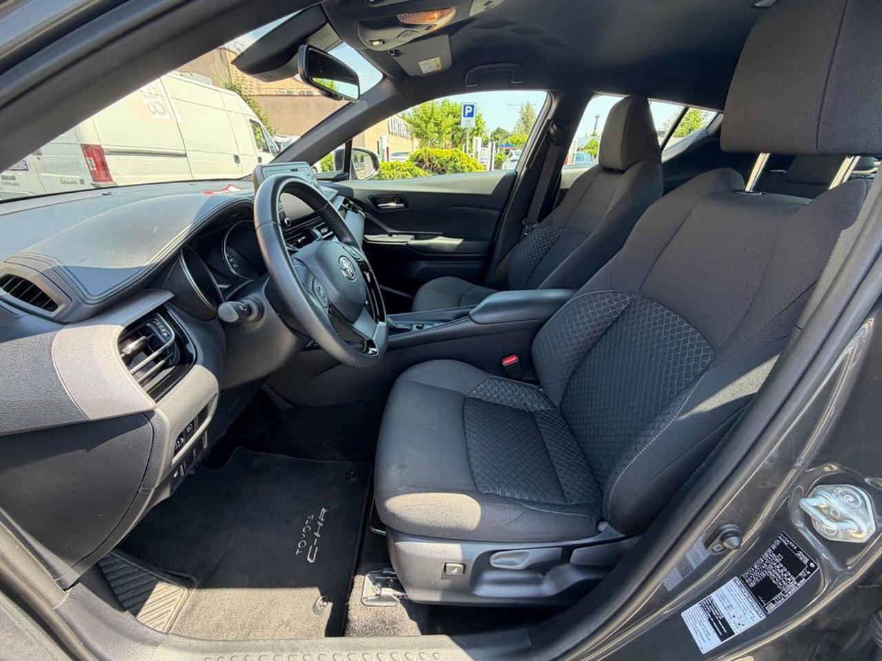 TOYOTA C-HR 1.8 Hybrid E-CVT Business - 13
