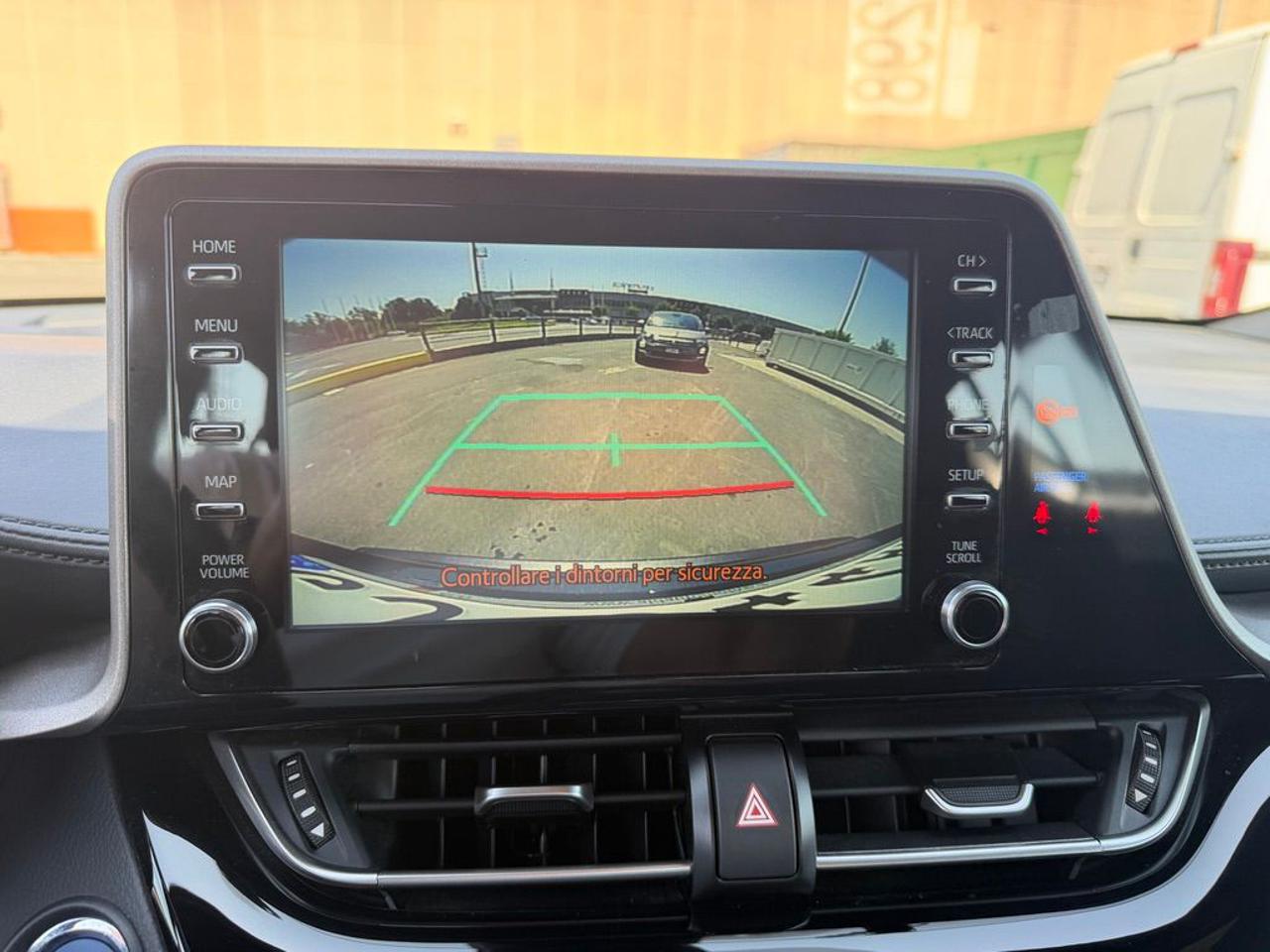 TOYOTA C-HR 1.8 Hybrid E-CVT Business - 16