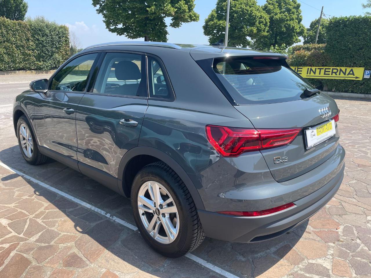 AUDI Q3 35 TDI S tronic Business - 4