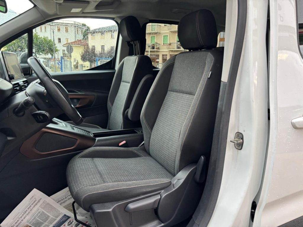PEUGEOT Rifter BlueHDi 130cv GT - 21