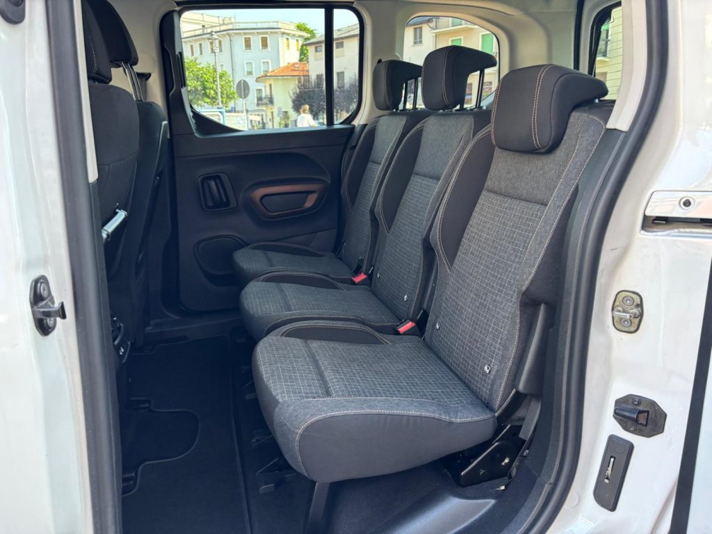PEUGEOT Rifter BlueHDi 130cv GT - 11