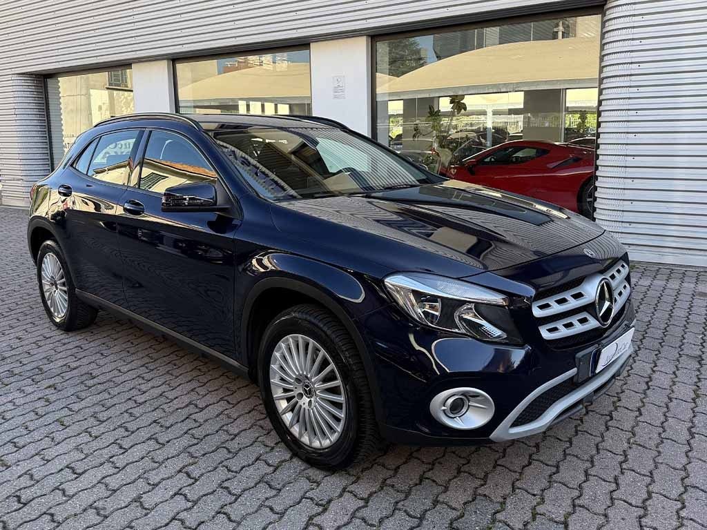 MERCEDES-BENZ GLA 180 d SPORT TELECAMERA NAVIGATORE SEDILI SPORTIVI - 3