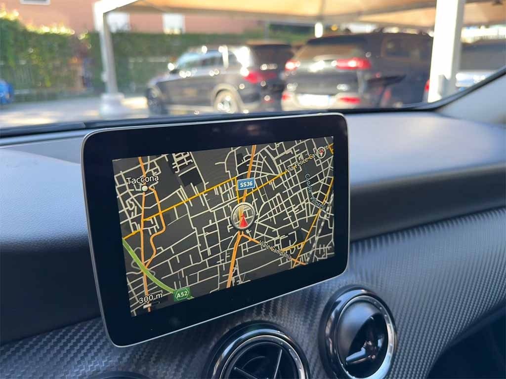 MERCEDES-BENZ GLA 180 d SPORT TELECAMERA NAVIGATORE SEDILI SPORTIVI - 19