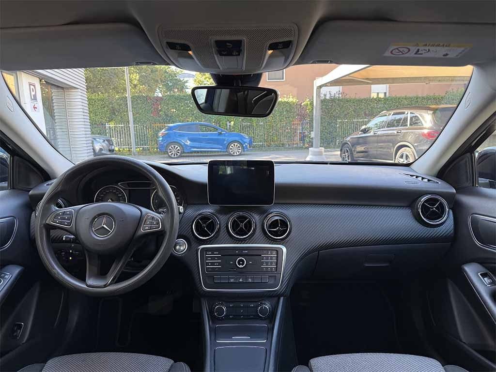 MERCEDES-BENZ GLA 180 d SPORT TELECAMERA NAVIGATORE SEDILI SPORTIVI - 24