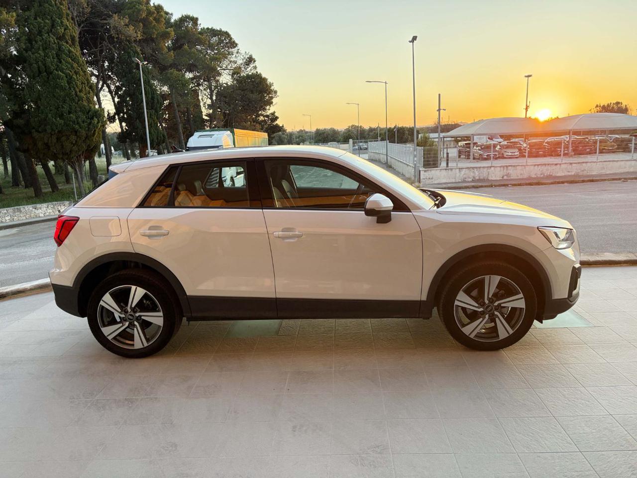 AUDI Q2 30 TDI Business CERCHI DA18 - 4