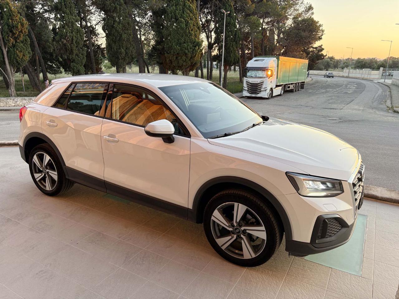 AUDI Q2 30 TDI Business CERCHI DA18 - 3