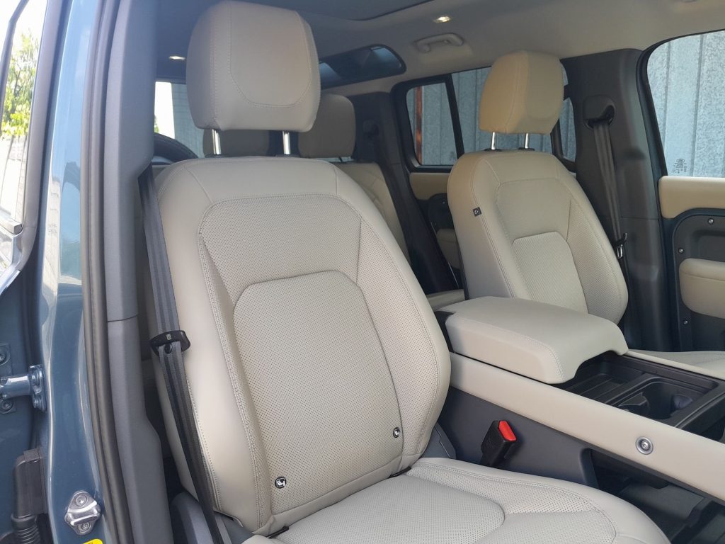LAND ROVER Defender 3.0D I6 250 110 SE AWD auto. - 19