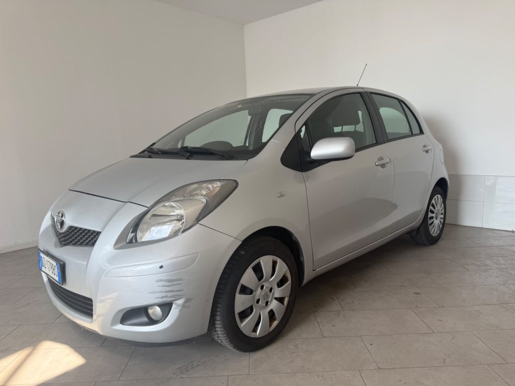 TOYOTA Yaris 1.0 5P LuXuRy Pack - 2
