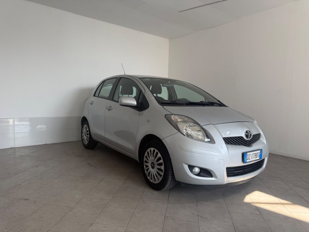 TOYOTA Yaris 1.0 5P LuXuRy Pack - 3