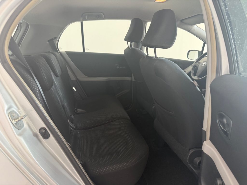 TOYOTA Yaris 1.0 5P LuXuRy Pack - 8