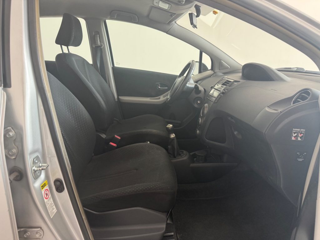 TOYOTA Yaris 1.0 5P LuXuRy Pack - 9