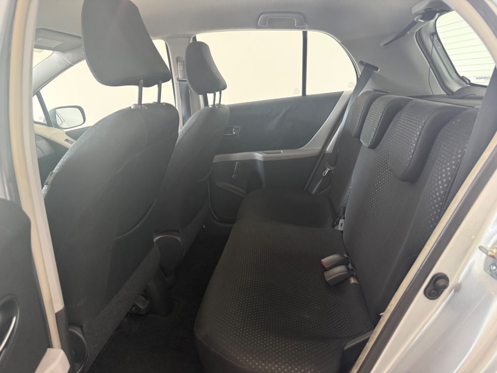 TOYOTA Yaris 1.0 5P LuXuRy Pack - 10