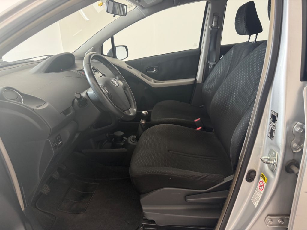 TOYOTA Yaris 1.0 5P LuXuRy Pack - 11