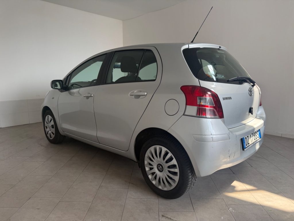 TOYOTA Yaris 1.0 5P LuXuRy Pack - 7