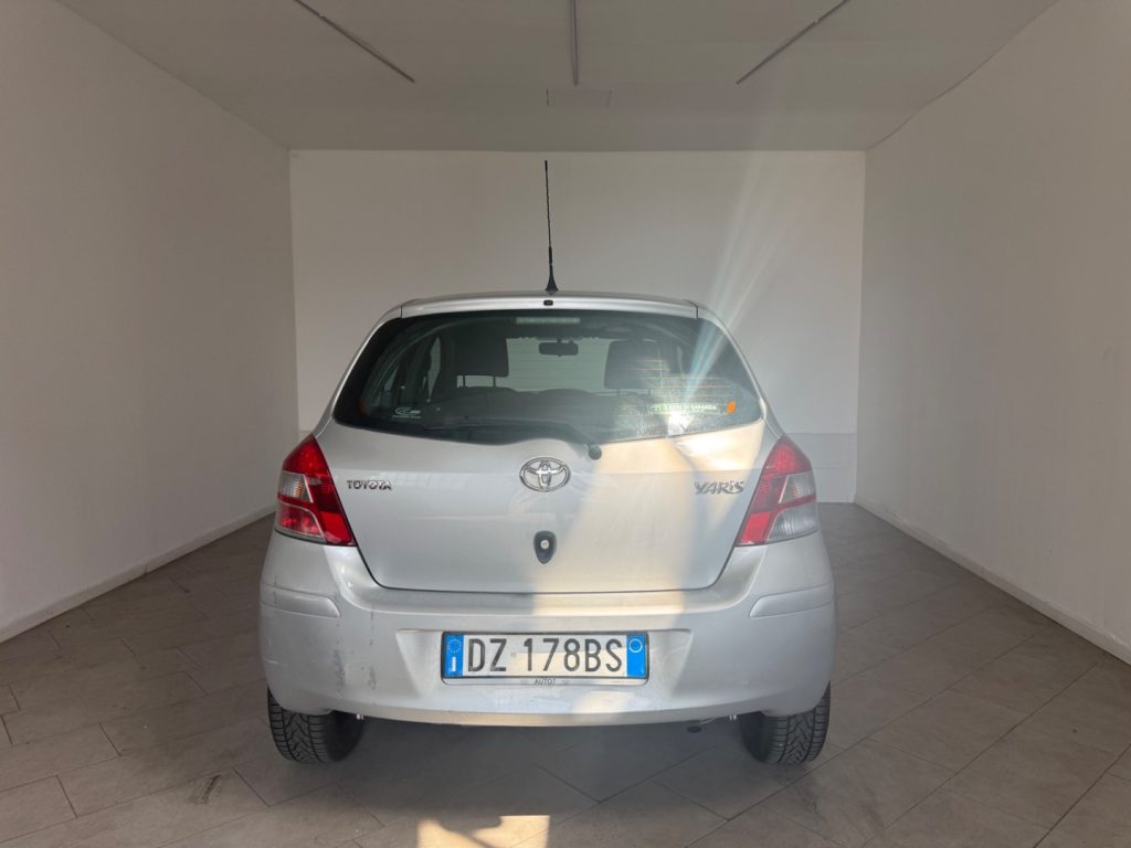 TOYOTA Yaris 1.0 5P LuXuRy Pack - 4