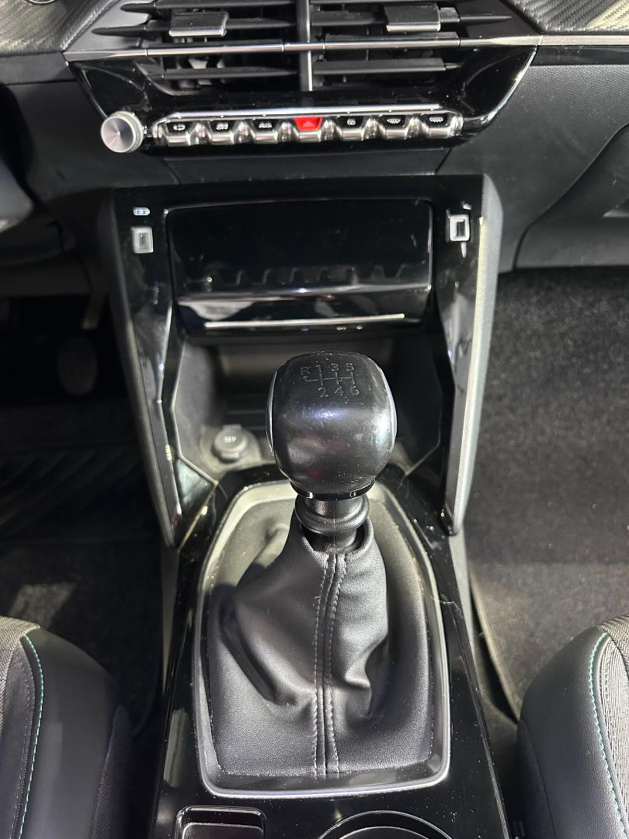 PEUGEOT 2008 BlueHDi 110 S&S Allure - 12