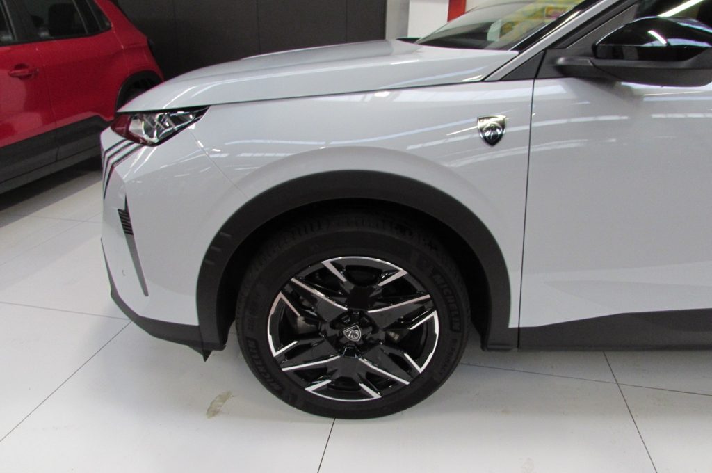 PEUGEOT 5008 Hybrid 136 e-DCS6 GT - 5