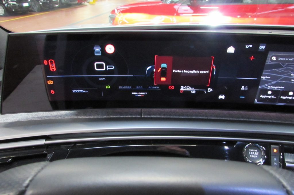 PEUGEOT 5008 Hybrid 136 e-DCS6 GT - 10