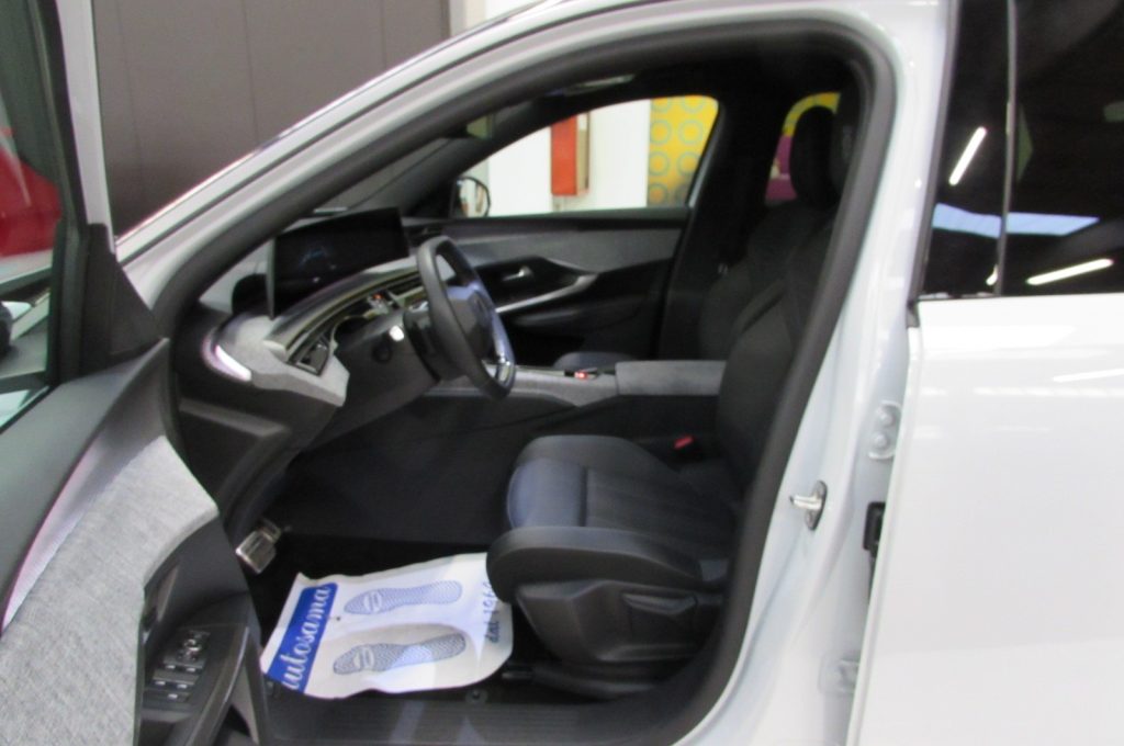 PEUGEOT 5008 Hybrid 136 e-DCS6 GT - 6