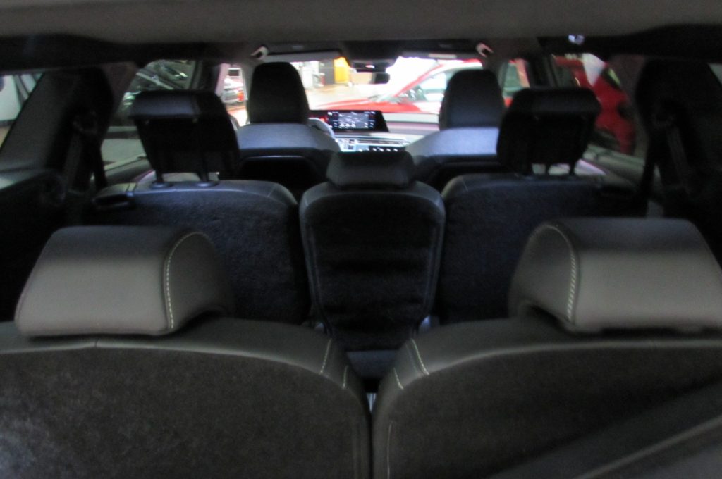 PEUGEOT 5008 Hybrid 136 e-DCS6 GT - 14