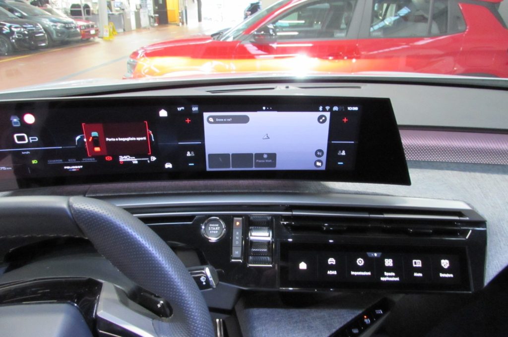 PEUGEOT 5008 Hybrid 136 e-DCS6 GT - 8