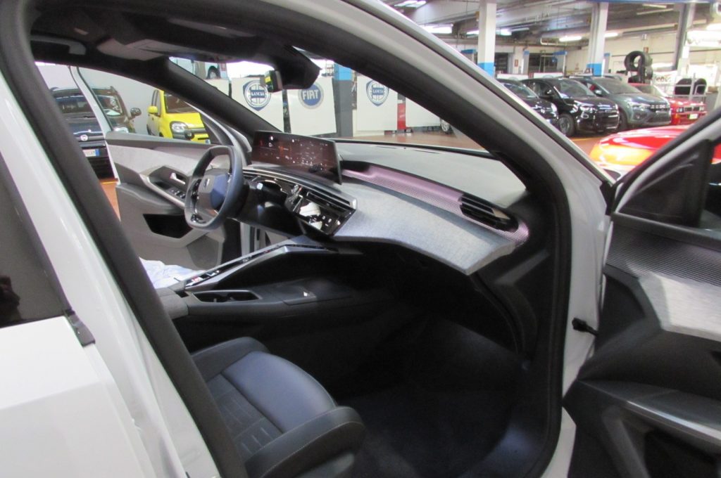 PEUGEOT 5008 Hybrid 136 e-DCS6 GT - 16