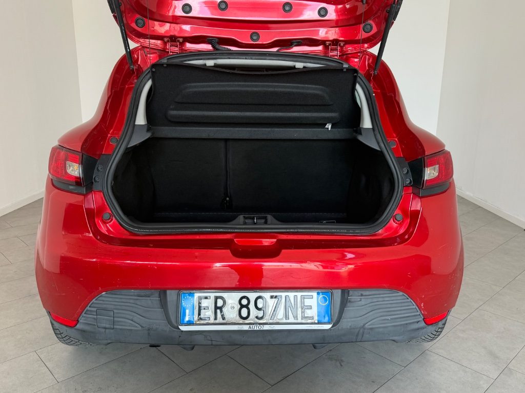 RENAULT Clio 1.2 75CV 5 porte Wave - 18