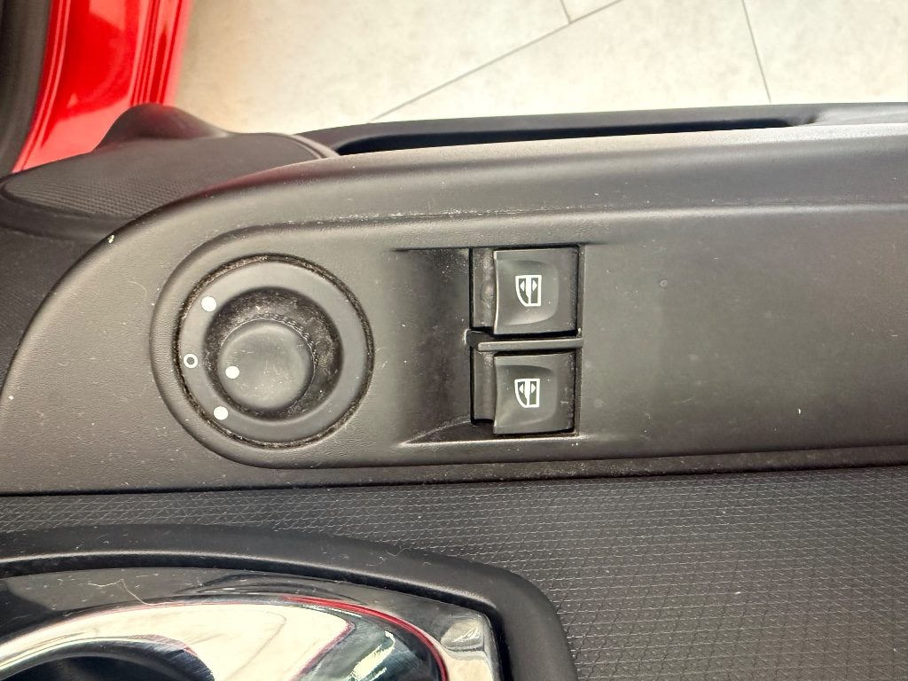 RENAULT Clio 1.2 75CV 5 porte Wave - 6