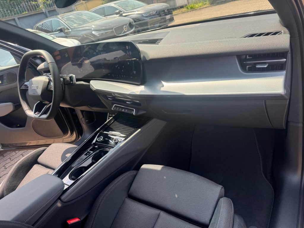 AUDI Q3 TFSI 110 kW mHEV S tronic S Line edition - 15
