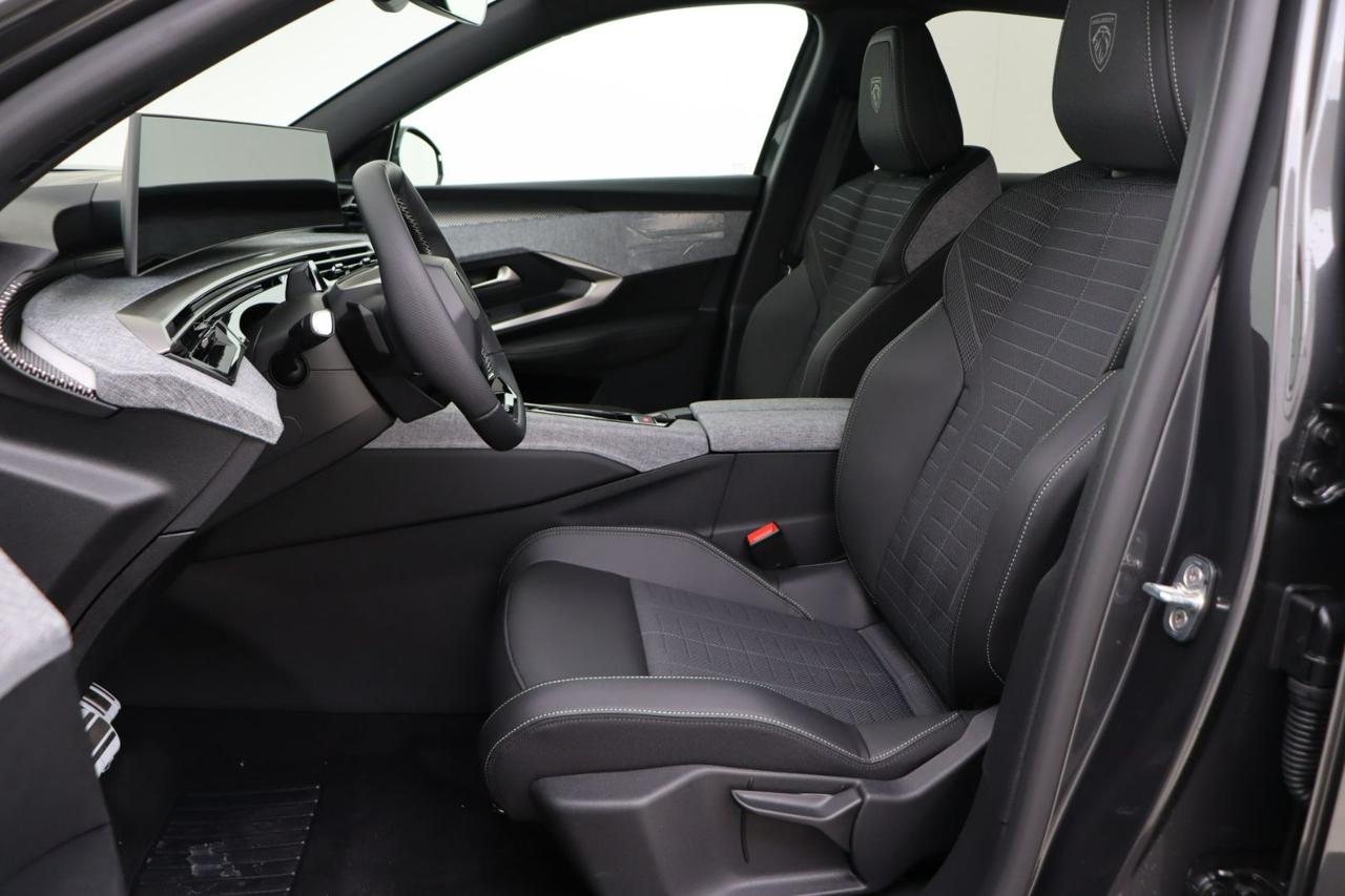 PEUGEOT e-3008 motore elettrico (73kWh) 213 CV GT - 10
