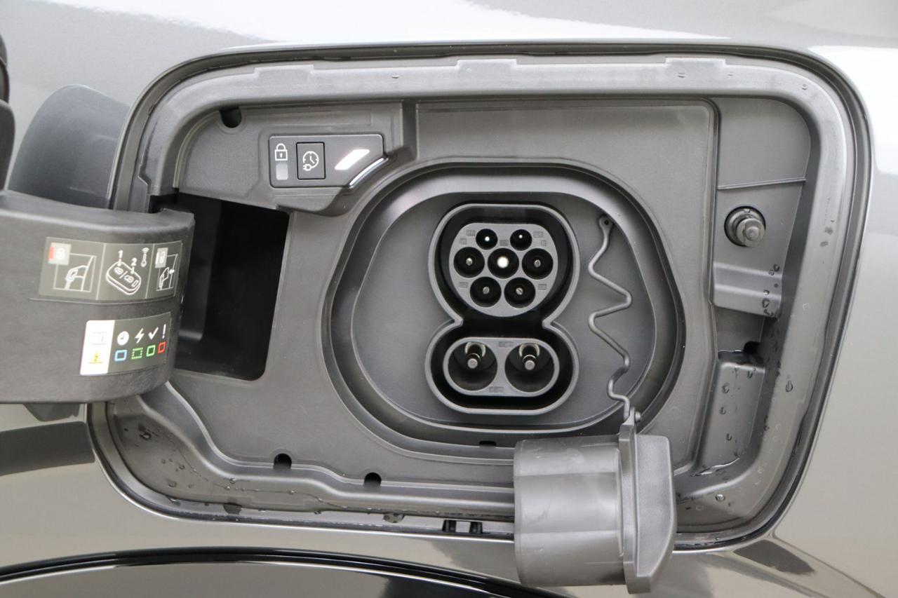 PEUGEOT e-3008 motore elettrico (73kWh) 213 CV GT - 29
