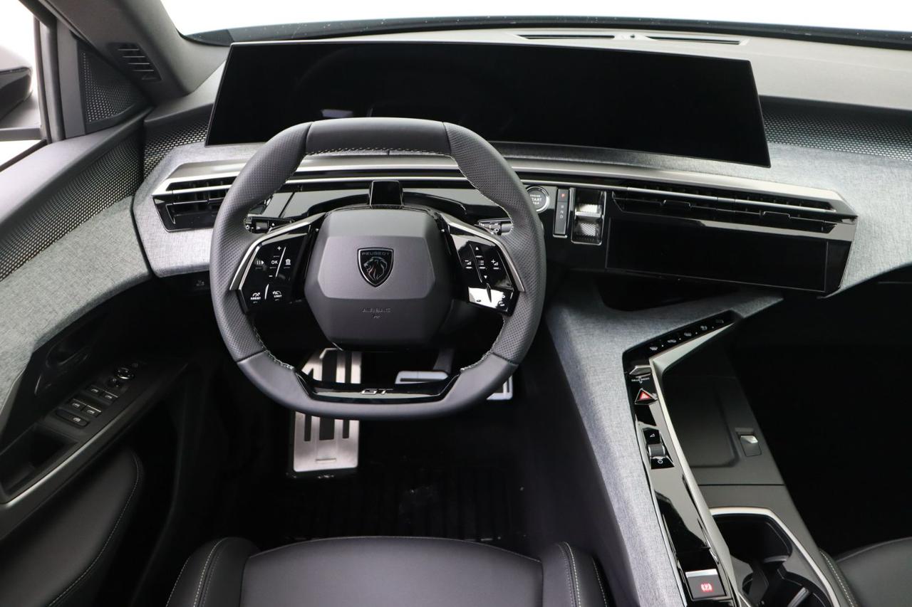 PEUGEOT e-3008 motore elettrico (73kWh) 213 CV GT - 12