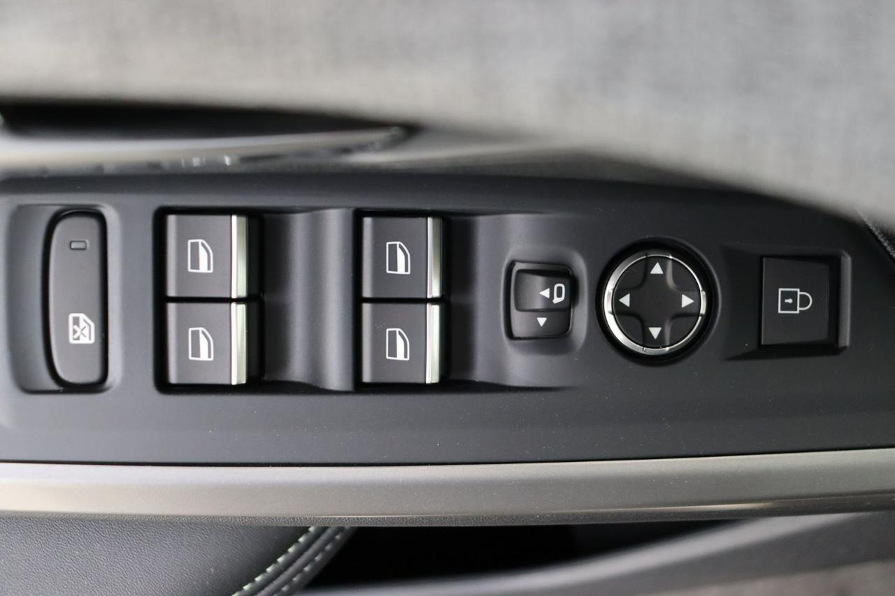 PEUGEOT e-3008 motore elettrico (73kWh) 213 CV GT - 17