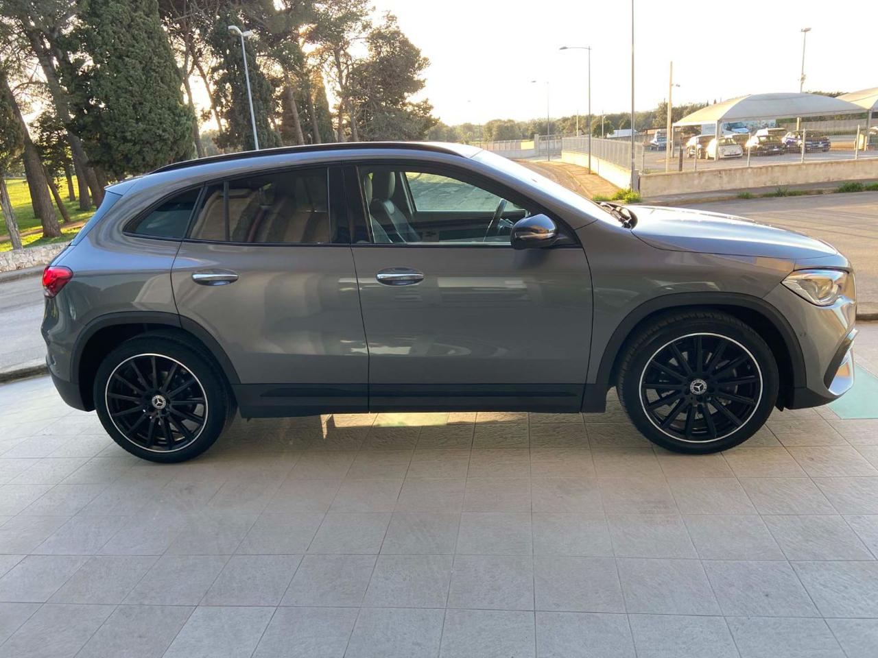MERCEDES-BENZ GLA 200 d Automatic Premium Amg PACK NIGHT - 4