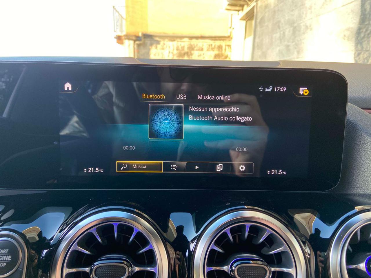 MERCEDES-BENZ GLA 200 d Automatic Premium Amg PACK NIGHT - 43