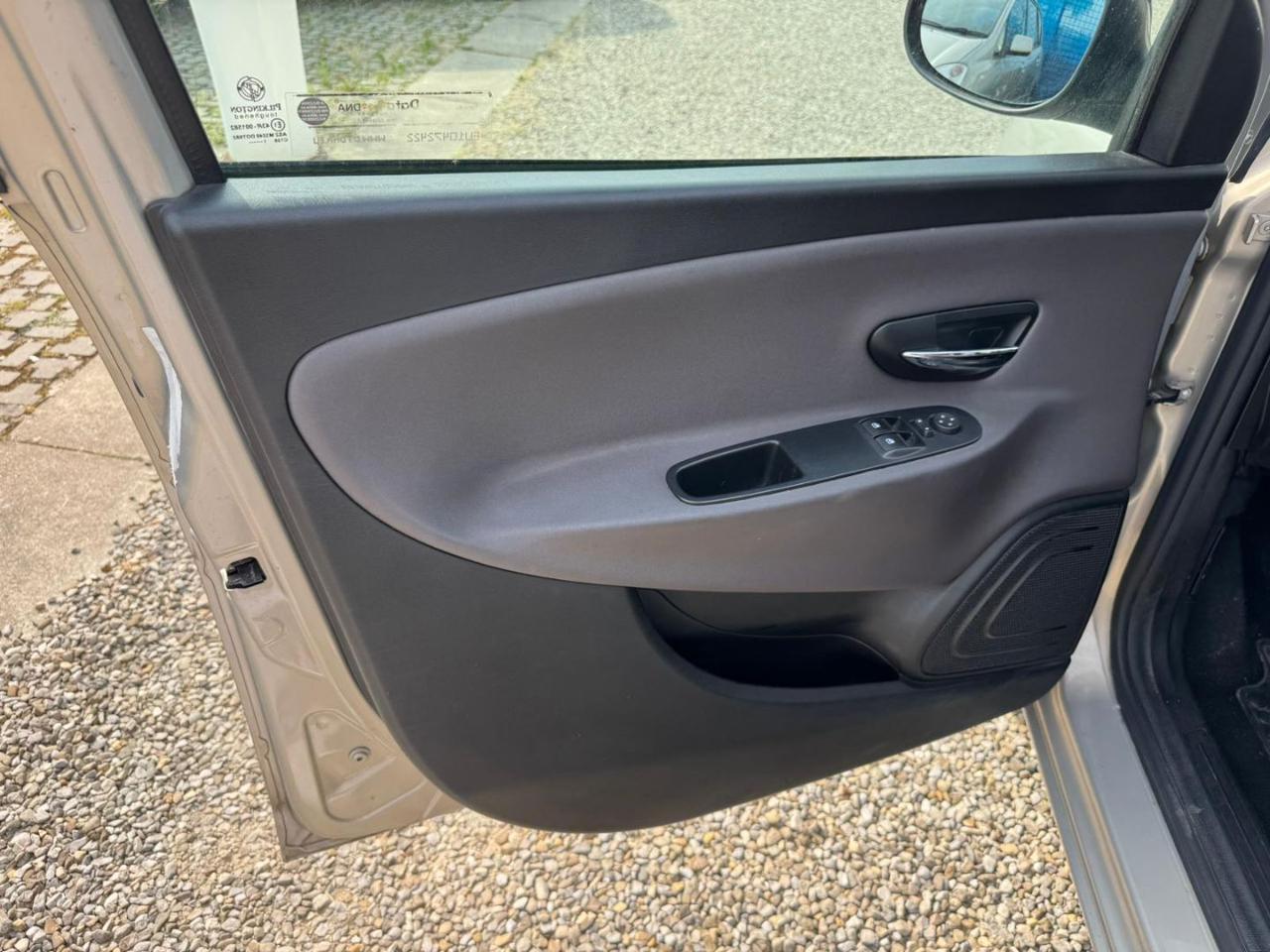 LANCIA Ypsilon 1.2 69 CV 5 porte S&S Silver - 8