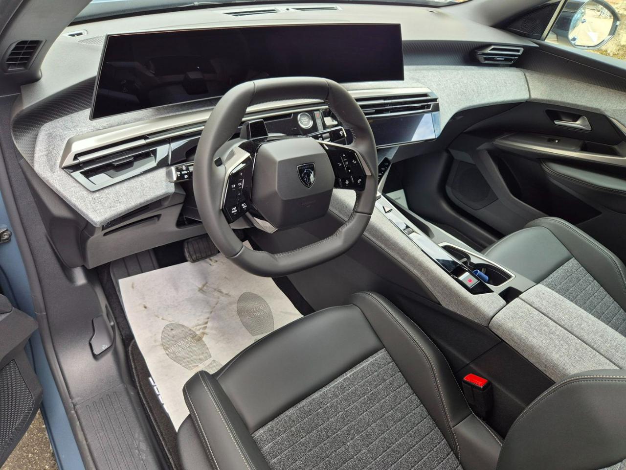 PEUGEOT 3008 Hybrid 145 e-DCS6 Allure - 10