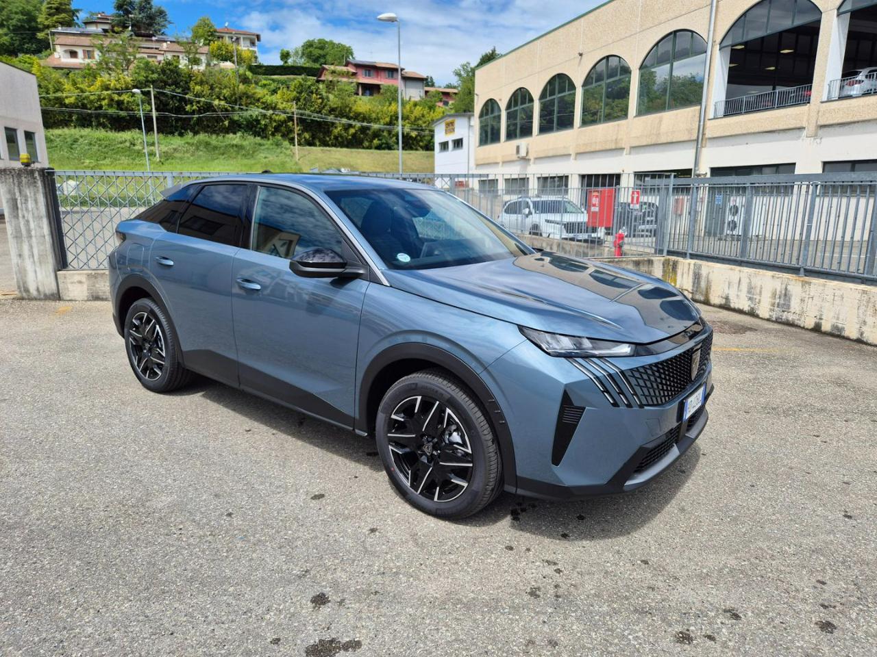 PEUGEOT 3008 Hybrid 145 e-DCS6 Allure - 6