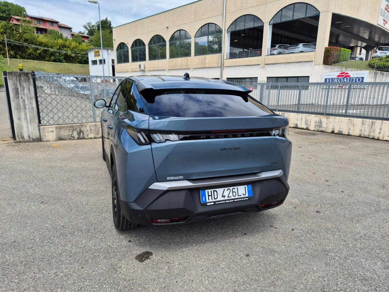 PEUGEOT 3008 Hybrid 145 e-DCS6 Allure - 8