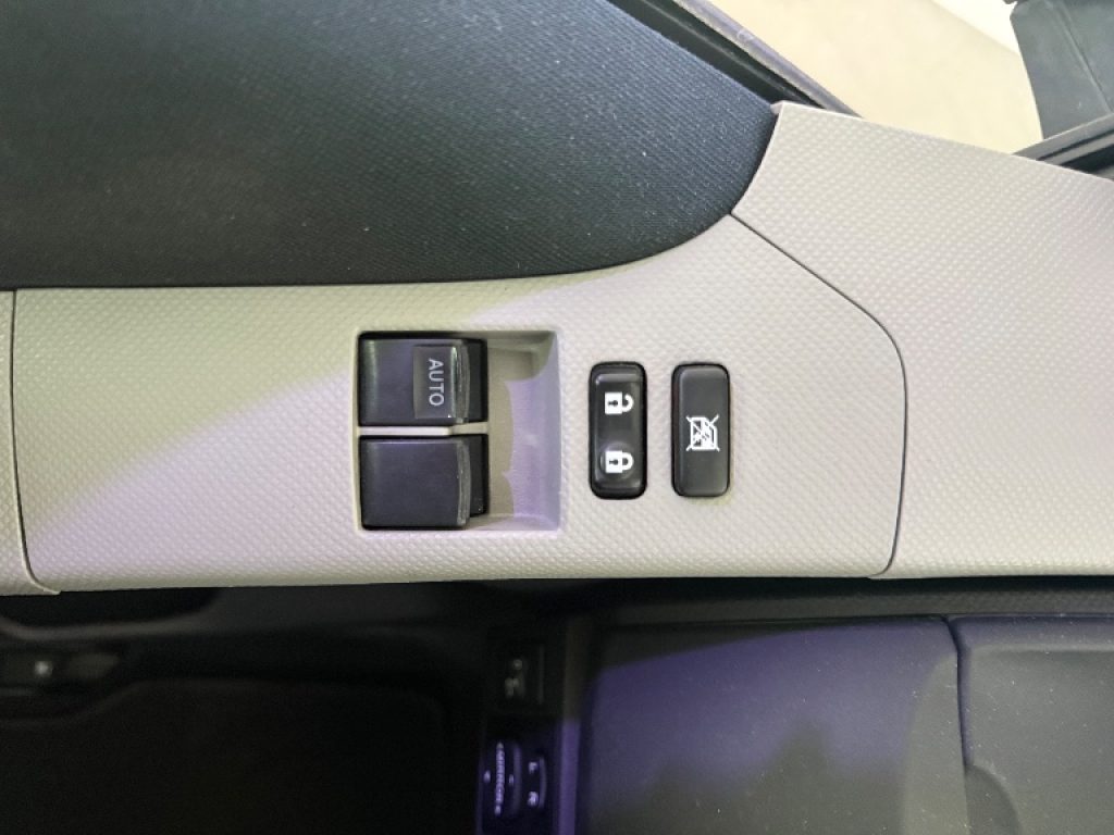 TOYOTA Yaris 1.0 5 ,porte Sol - 9