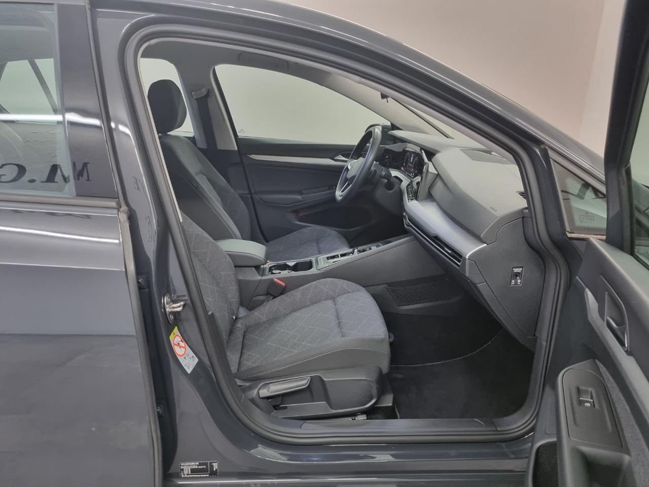 VOLKSWAGEN Golf 1.0 eTSI EVO DSG Life - 9