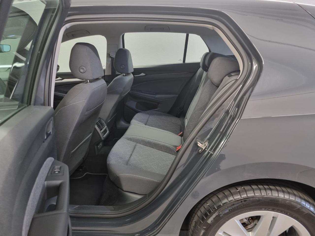 VOLKSWAGEN Golf 1.0 eTSI EVO DSG Life - 10