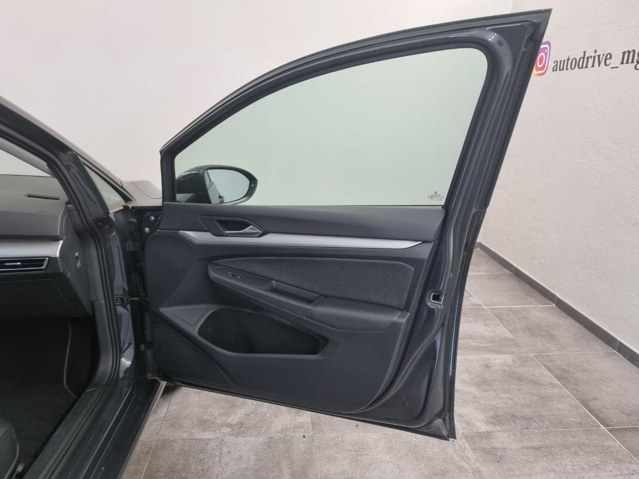 VOLKSWAGEN Golf 1.0 eTSI EVO DSG Life - 24