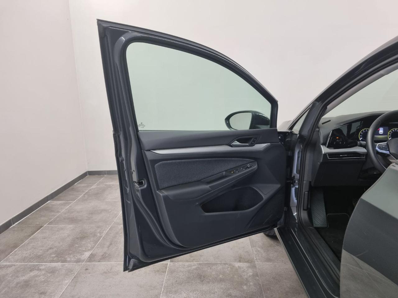 VOLKSWAGEN Golf 1.0 eTSI EVO DSG Life - 19