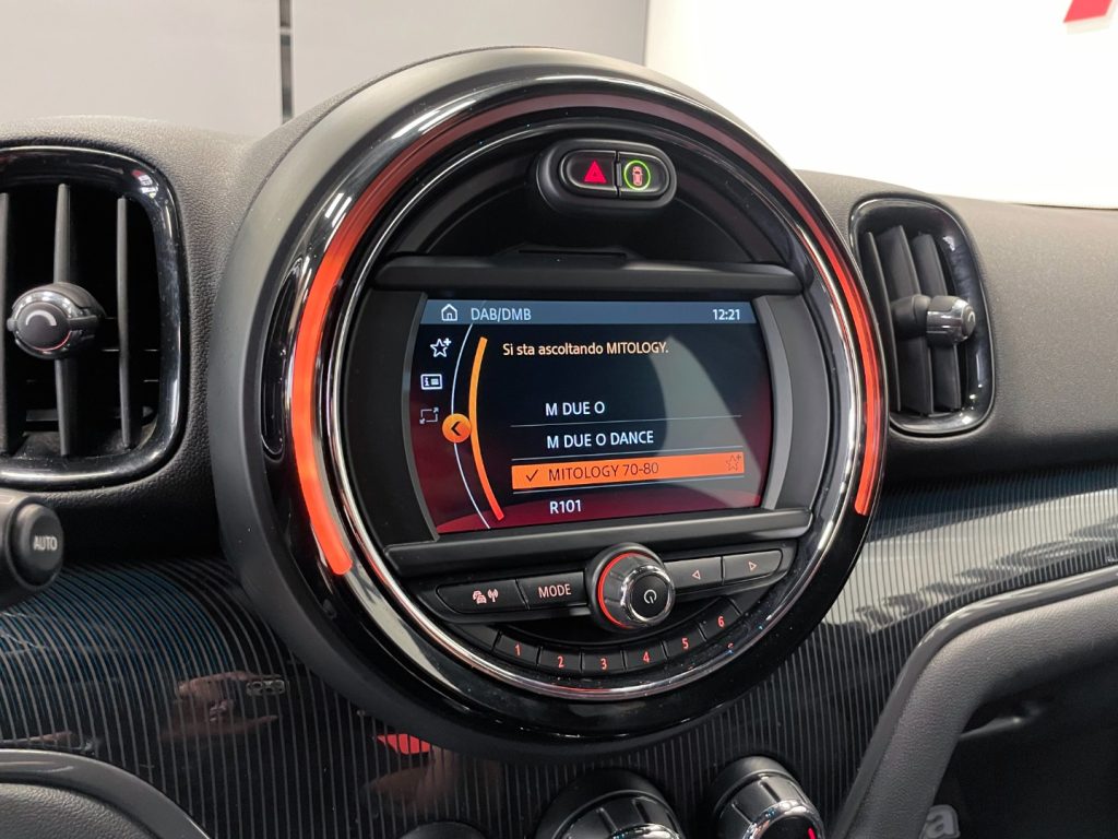 MINI Countryman 2.0 COOPER D BUSINESS AUTO MY18 - 22