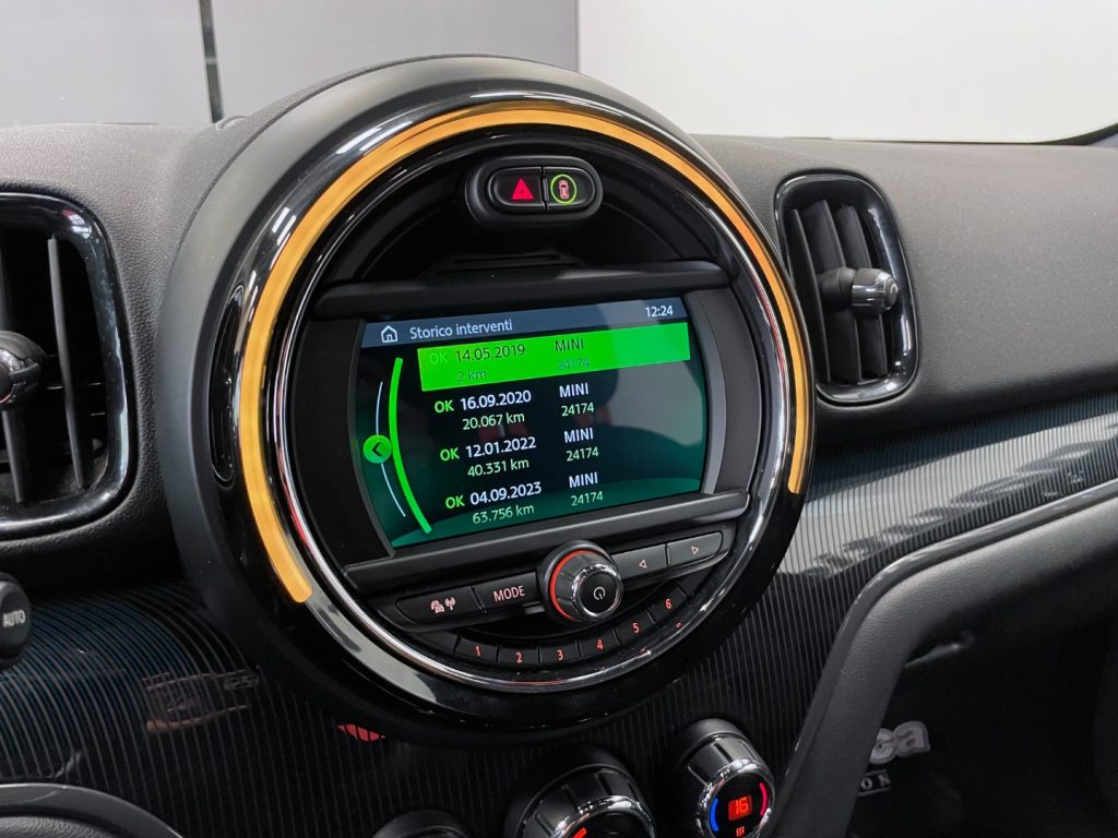 MINI Countryman 2.0 COOPER D BUSINESS AUTO MY18 - 25