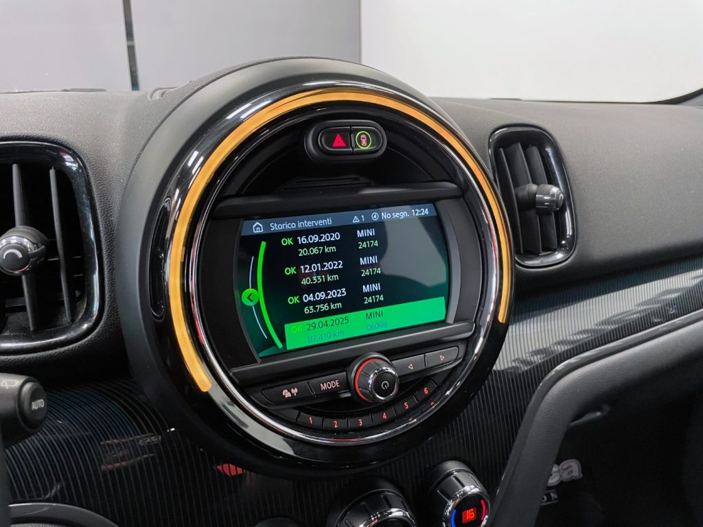 MINI Countryman 2.0 COOPER D BUSINESS AUTO MY18 - 26