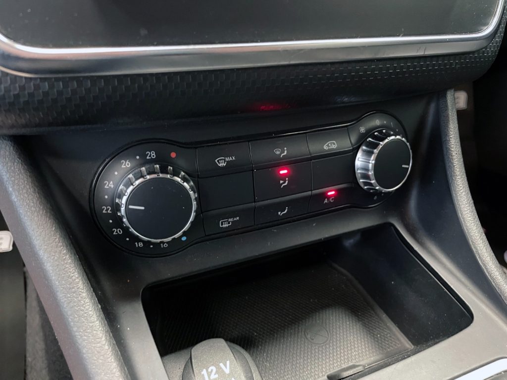 MERCEDES-BENZ A 180 BE SPORT - 26