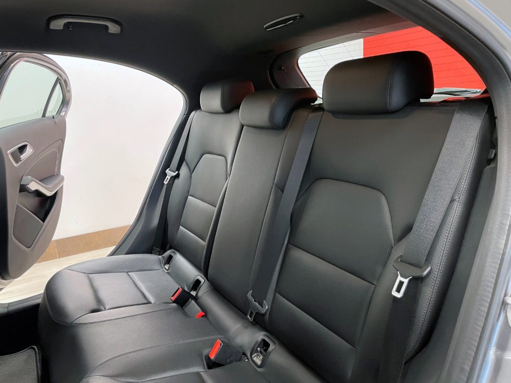 MERCEDES-BENZ A 180 BE SPORT - 29